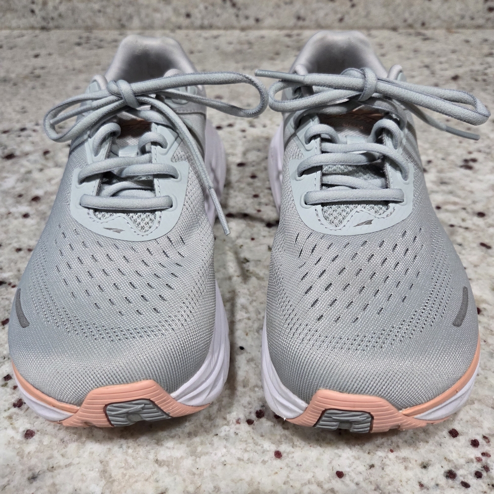 Women's Altra Via Olympus size 6.5 Gray/Peach